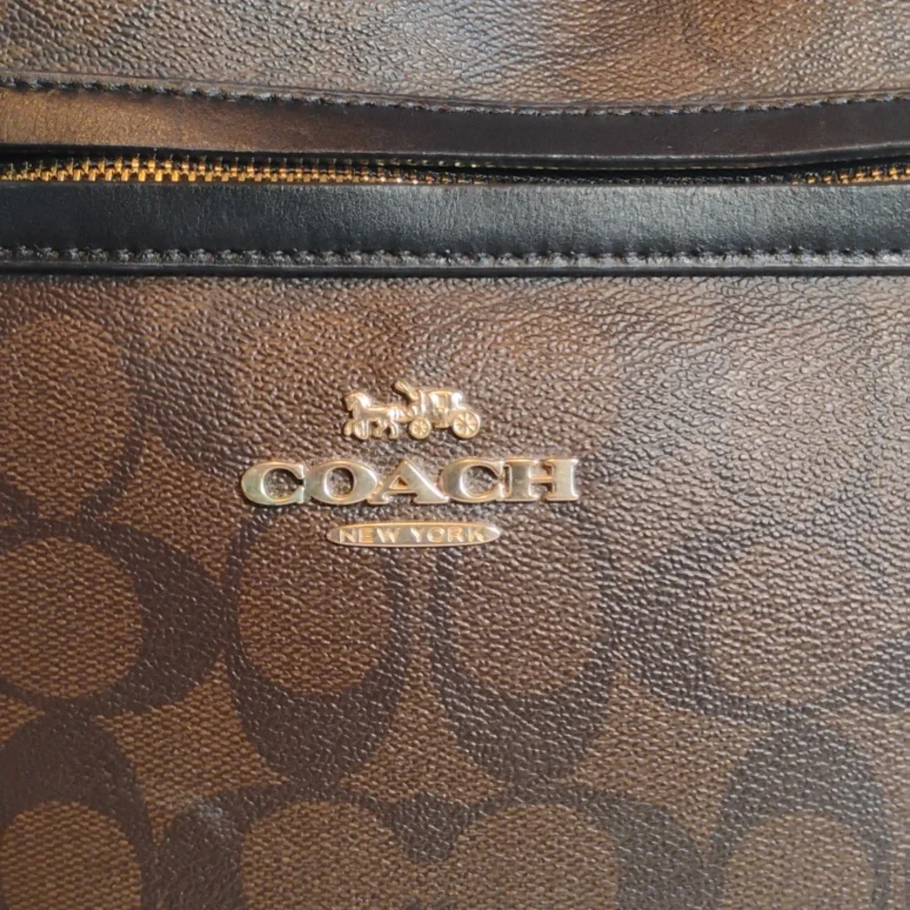 Coach Mae File Crossbody In Signature Canvas Beautiful Metal No Hangtag - Picture 2 of 12